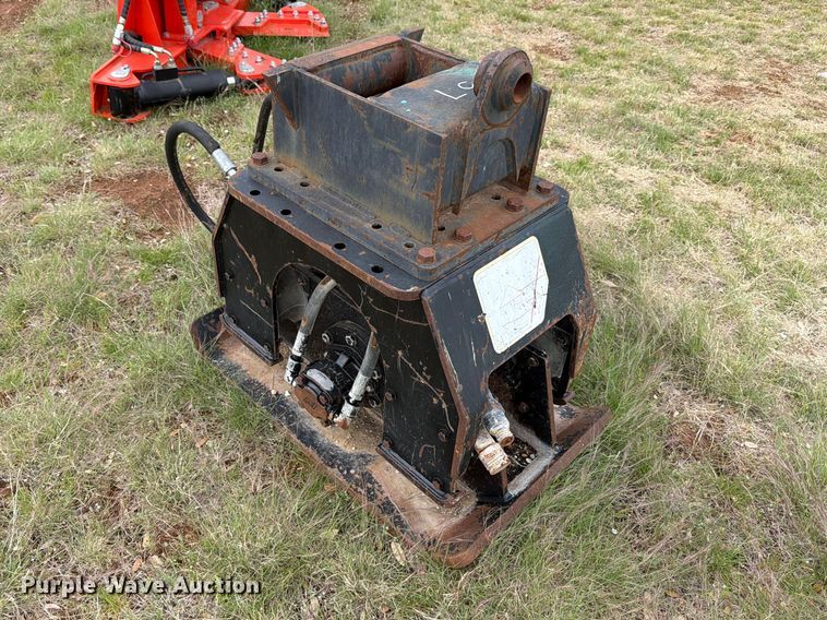 image for item FB8077 Caterpillar CVP40 plate compactor