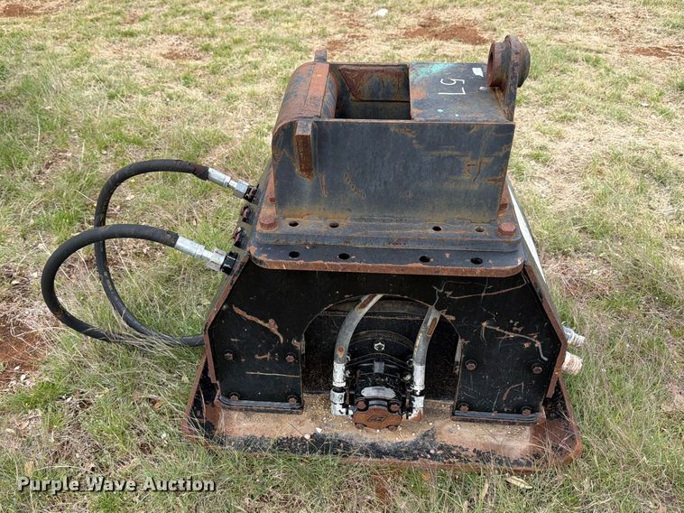 image for item FB8077 Caterpillar CVP40 plate compactor