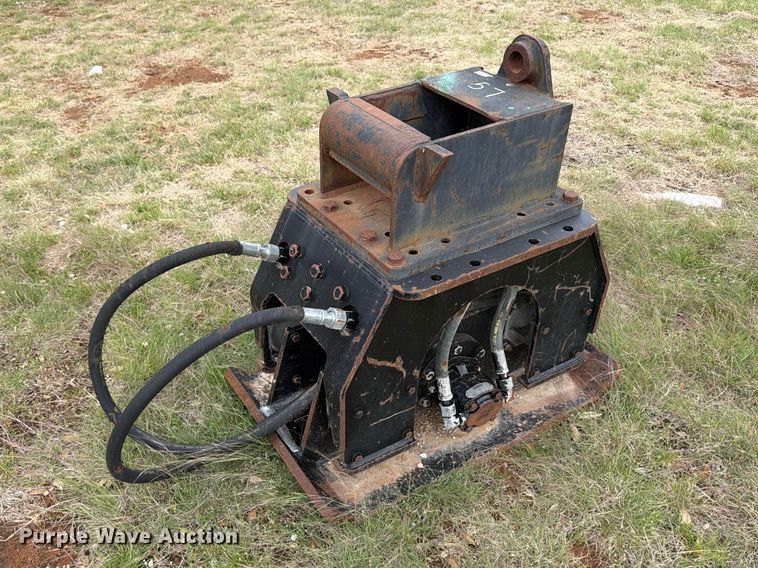 image for item FB8077 Caterpillar CVP40 plate compactor