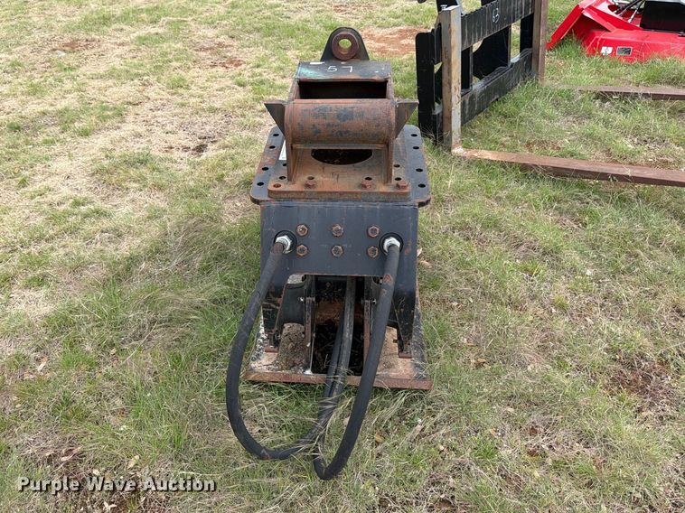 image for item FB8077 Caterpillar CVP40 plate compactor