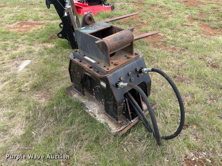 image for item FB8077 Caterpillar CVP40 plate compactor