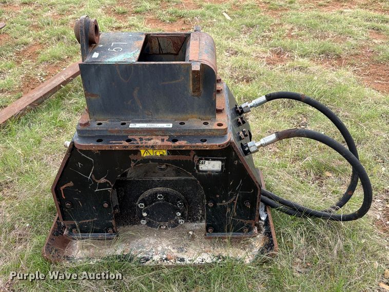 image for item FB8077 Caterpillar CVP40 plate compactor