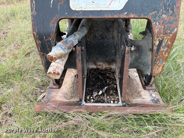 image for item FB8077 Caterpillar CVP40 plate compactor