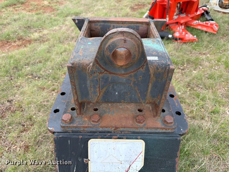 image for item FB8077 Caterpillar CVP40 plate compactor