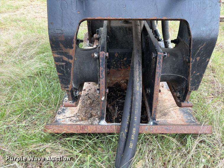 image for item FB8077 Caterpillar CVP40 plate compactor