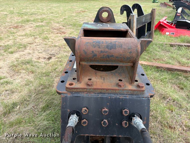 image for item FB8077 Caterpillar CVP40 plate compactor