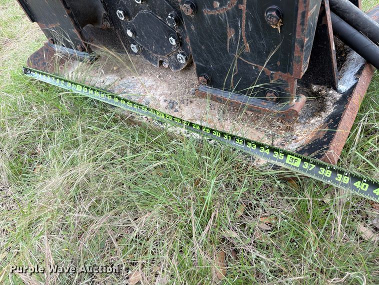 image for item FB8077 Caterpillar CVP40 plate compactor