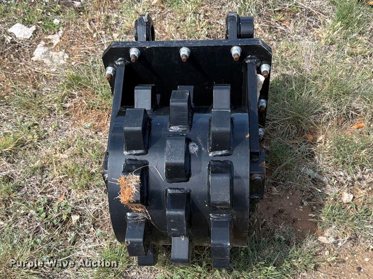 image for item FB8100 2024 GIYI Cat 307 compaction wheel