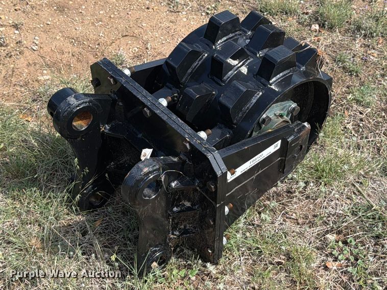 image for item FB8100 2024 GIYI Cat 307 compaction wheel