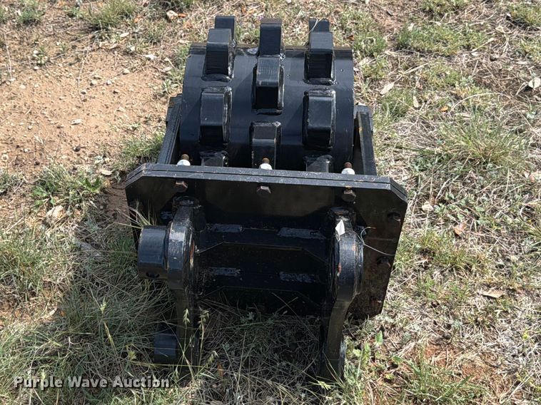 image for item FB8100 2024 GIYI Cat 307 compaction wheel