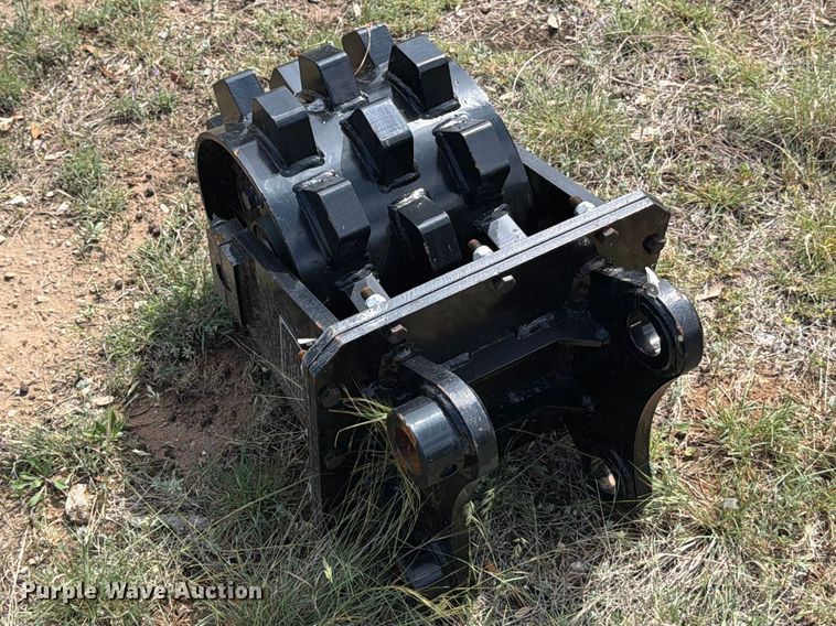 image for item FB8100 2024 GIYI Cat 307 compaction wheel