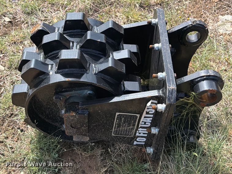 image for item FB8100 2024 GIYI Cat 307 compaction wheel