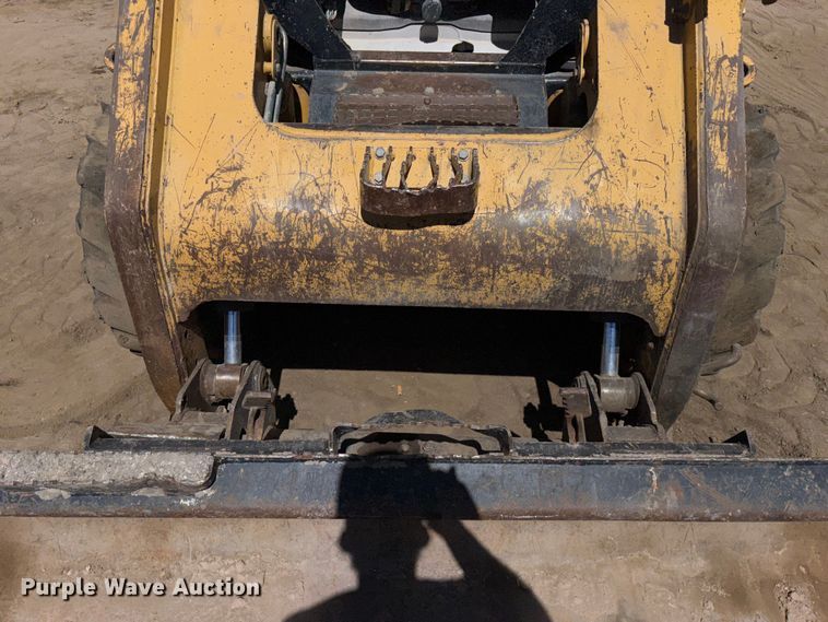 image for item FC2137 2007 Caterpillar 246C skid steer loader
