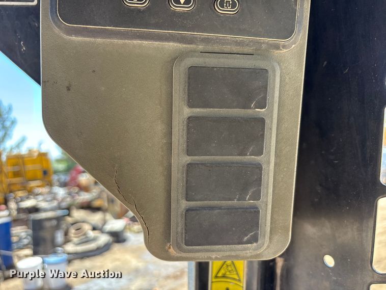 image for item FC2137 2007 Caterpillar 246C skid steer loader