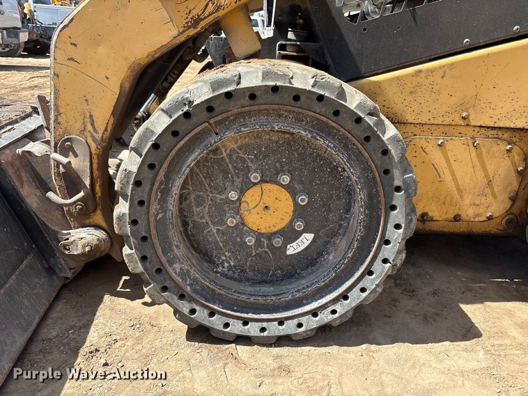 image for item FC2137 2007 Caterpillar 246C skid steer loader