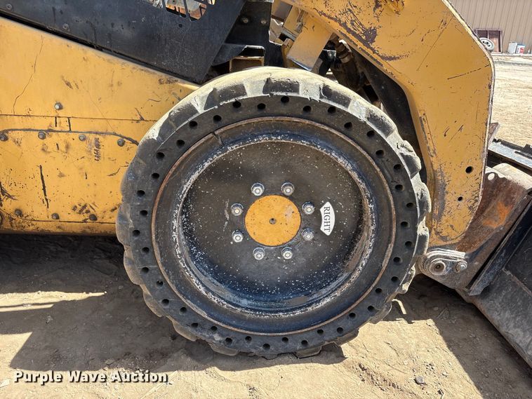 image for item FC2137 2007 Caterpillar 246C skid steer loader