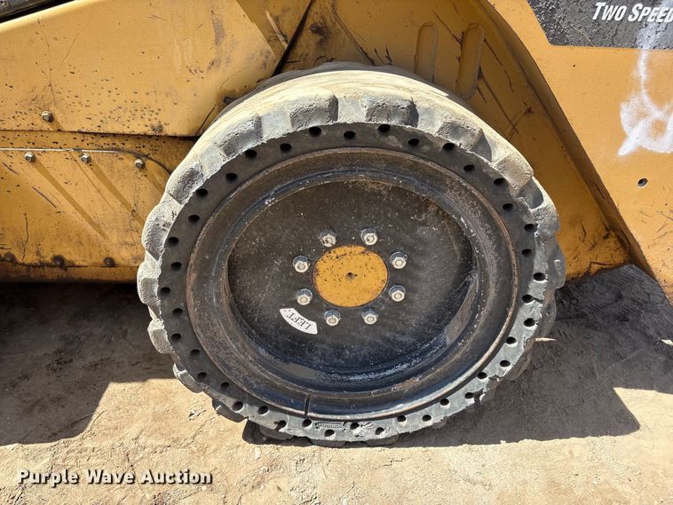 image for item FC2137 2007 Caterpillar 246C skid steer loader