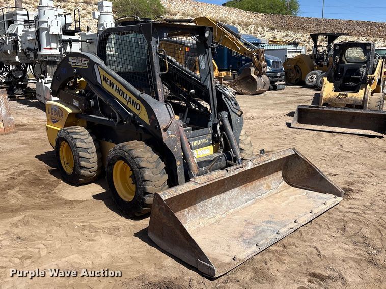 image for item FC2138 2011 New Holland L225 skid steer loader