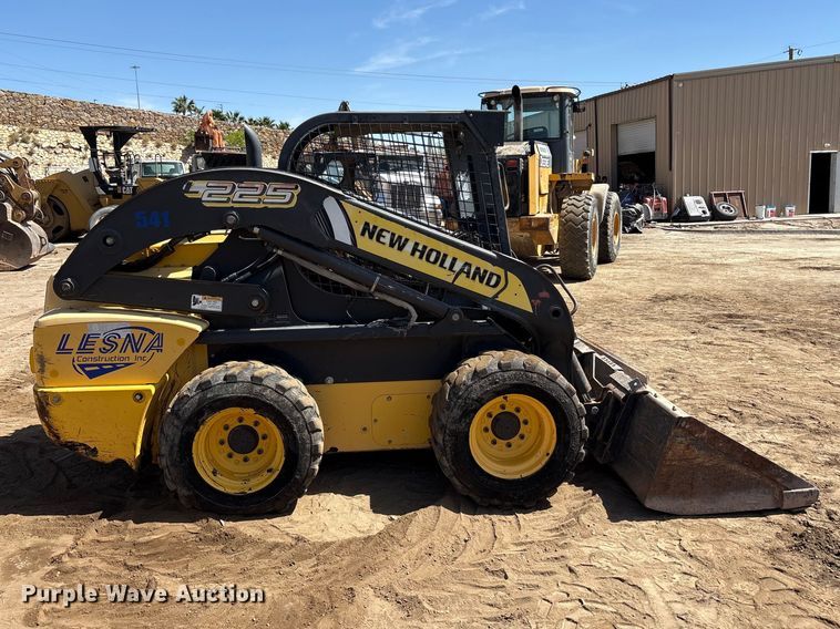 image for item FC2138 2011 New Holland L225 skid steer loader