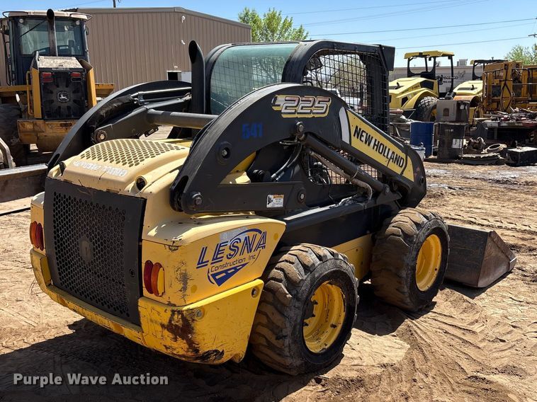 image for item FC2138 2011 New Holland L225 skid steer loader