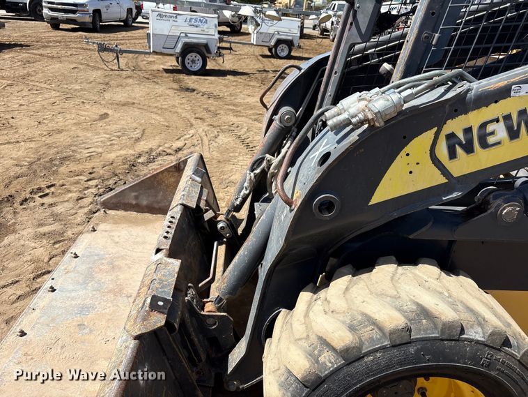 image for item FC2138 2011 New Holland L225 skid steer loader