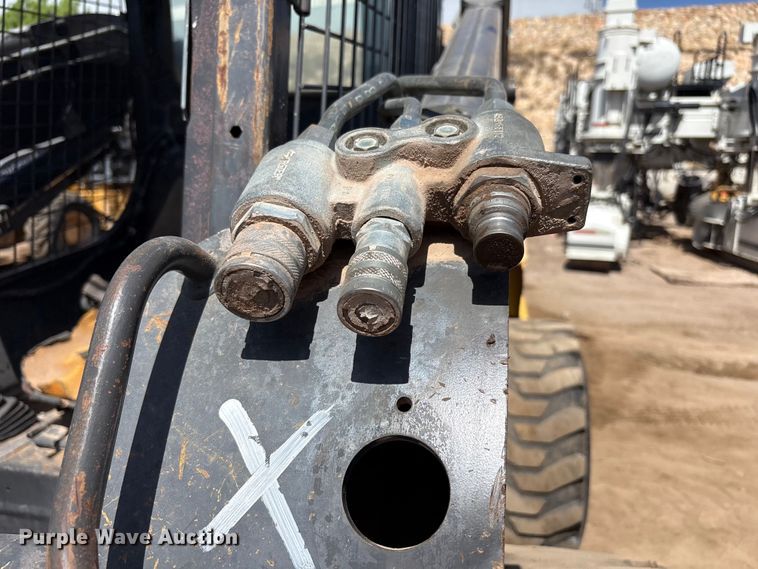 image for item FC2138 2011 New Holland L225 skid steer loader