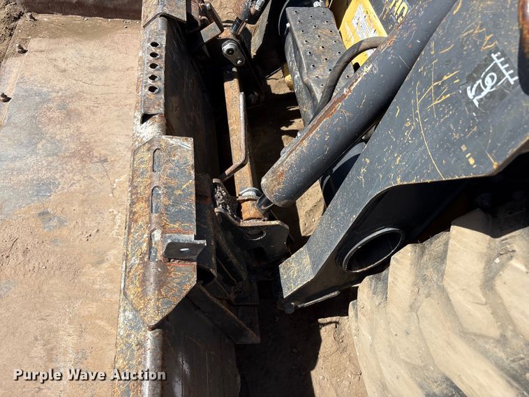 image for item FC2138 2011 New Holland L225 skid steer loader