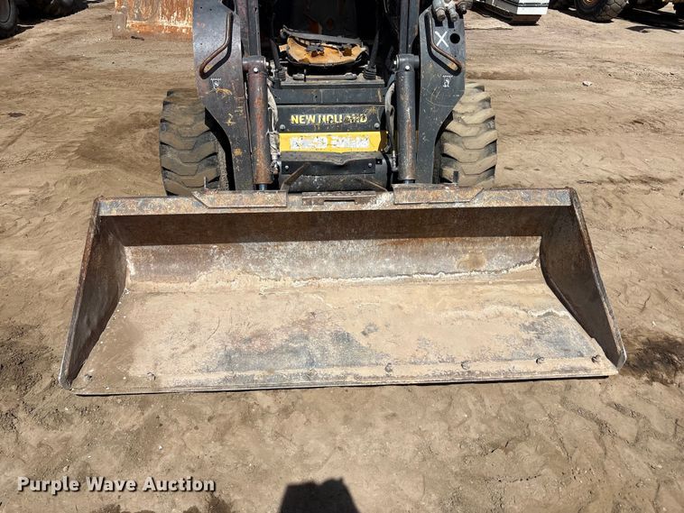 image for item FC2138 2011 New Holland L225 skid steer loader