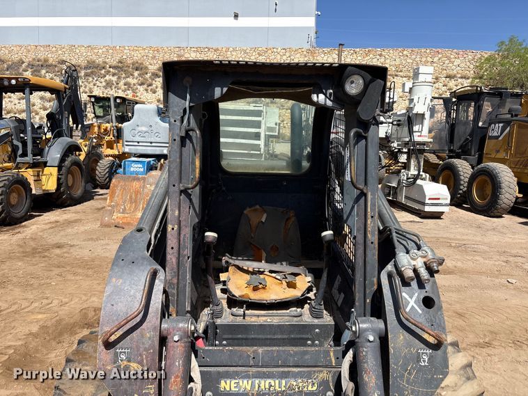 image for item FC2138 2011 New Holland L225 skid steer loader