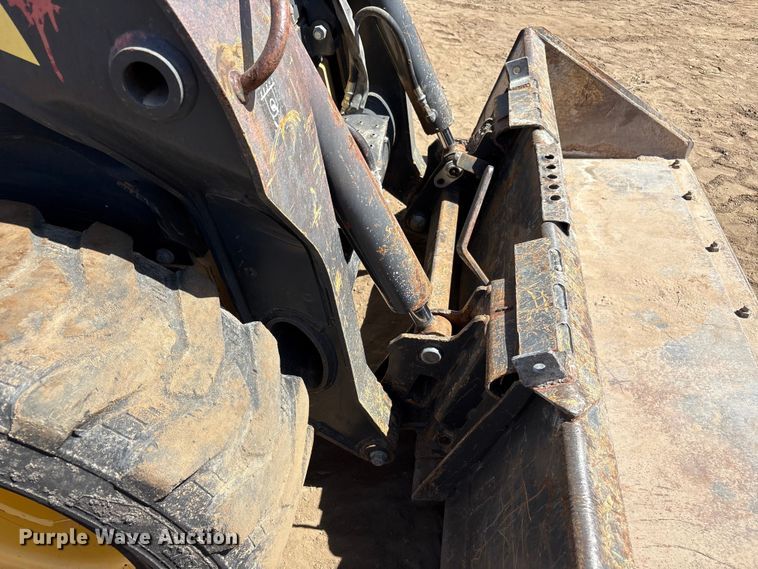 image for item FC2138 2011 New Holland L225 skid steer loader