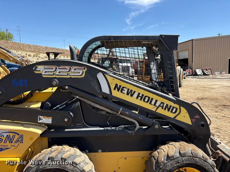image for item FC2138 2011 New Holland L225 skid steer loader
