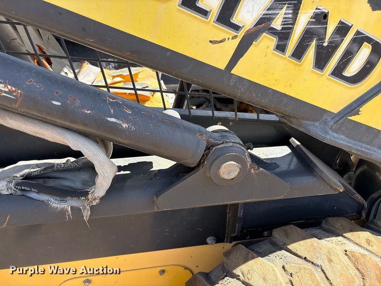 image for item FC2138 2011 New Holland L225 skid steer loader