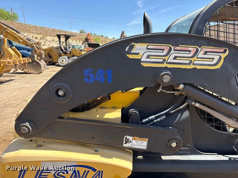 image for item FC2138 2011 New Holland L225 skid steer loader