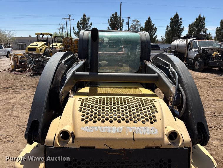 image for item FC2138 2011 New Holland L225 skid steer loader