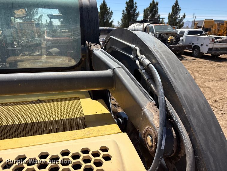 image for item FC2138 2011 New Holland L225 skid steer loader