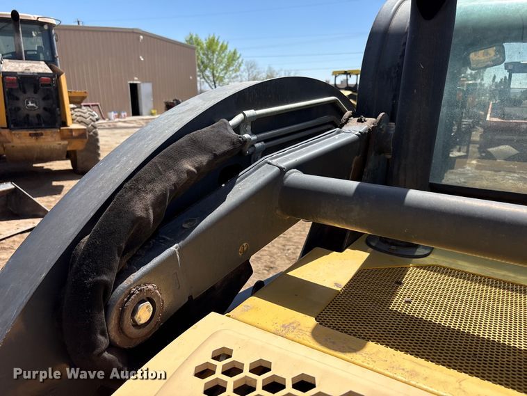 image for item FC2138 2011 New Holland L225 skid steer loader