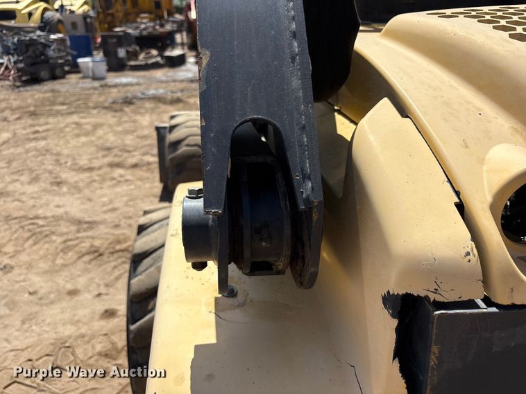 image for item FC2138 2011 New Holland L225 skid steer loader