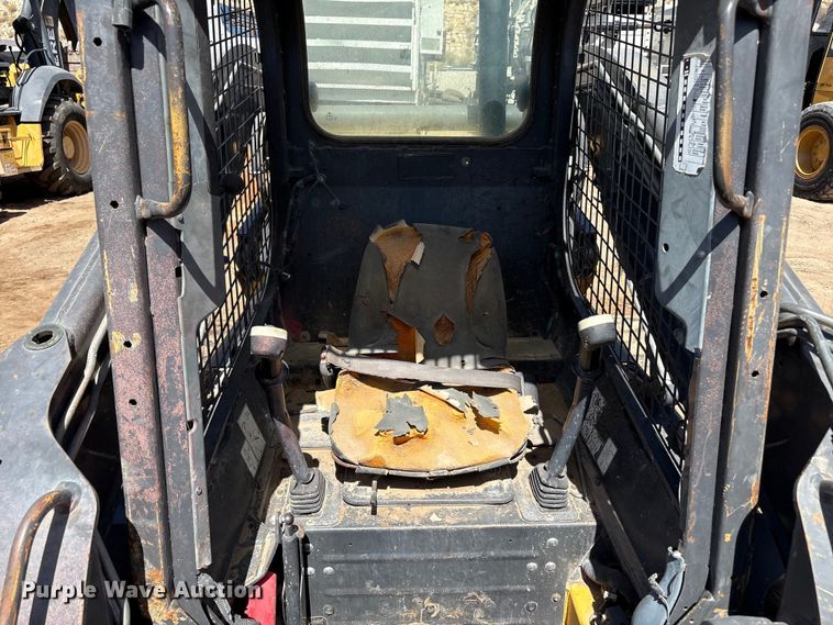 image for item FC2138 2011 New Holland L225 skid steer loader