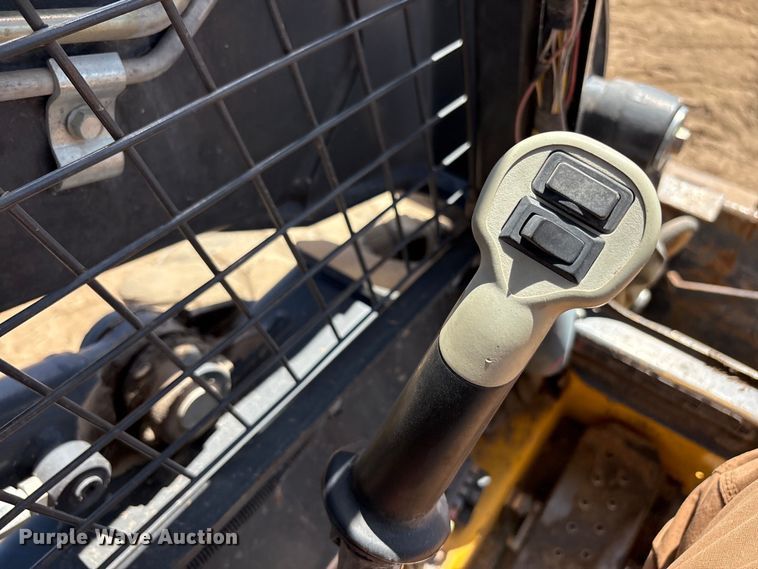 image for item FC2138 2011 New Holland L225 skid steer loader