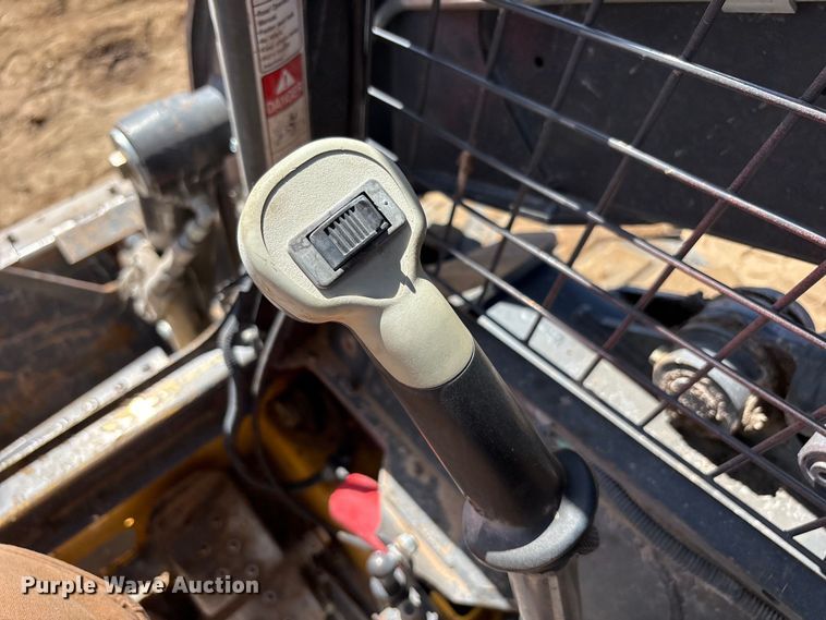 image for item FC2138 2011 New Holland L225 skid steer loader