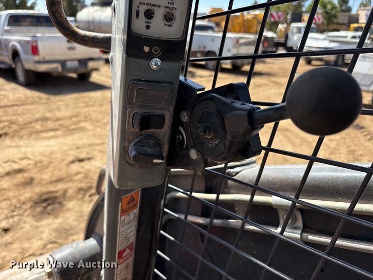 image for item FC2138 2011 New Holland L225 skid steer loader