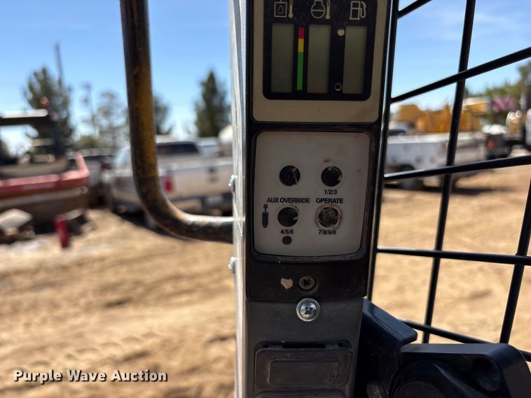 image for item FC2138 2011 New Holland L225 skid steer loader