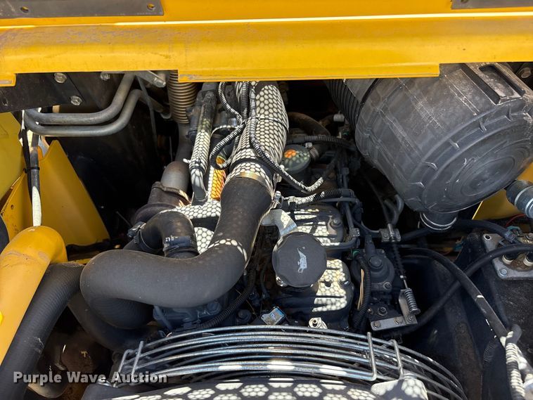 image for item FC2138 2011 New Holland L225 skid steer loader