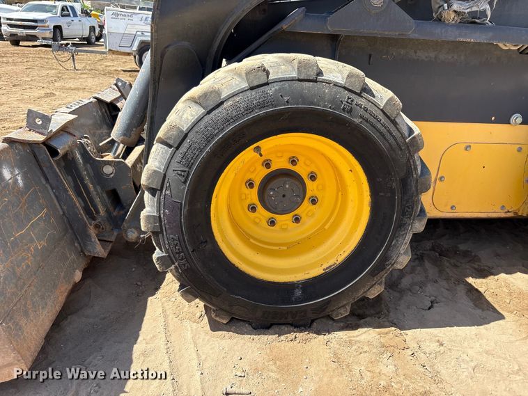 image for item FC2138 2011 New Holland L225 skid steer loader