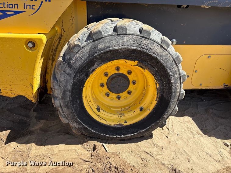 image for item FC2138 2011 New Holland L225 skid steer loader