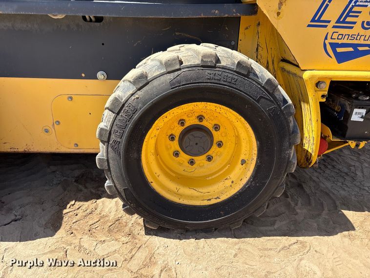 image for item FC2138 2011 New Holland L225 skid steer loader