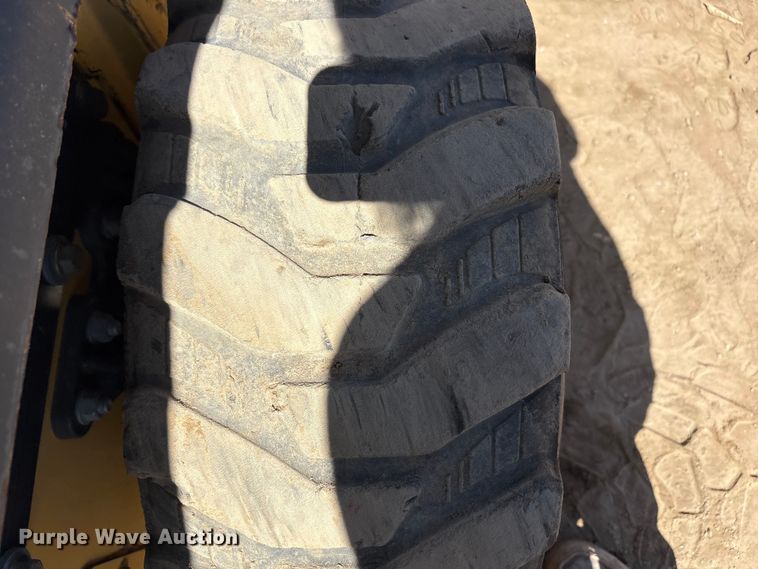 image for item FC2138 2011 New Holland L225 skid steer loader