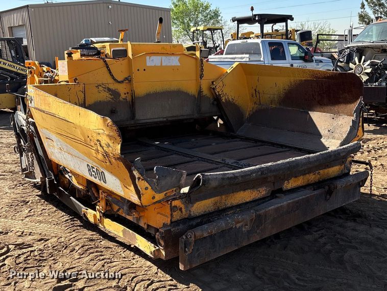 image for item FC2143 LeeBoy L8500T paver
