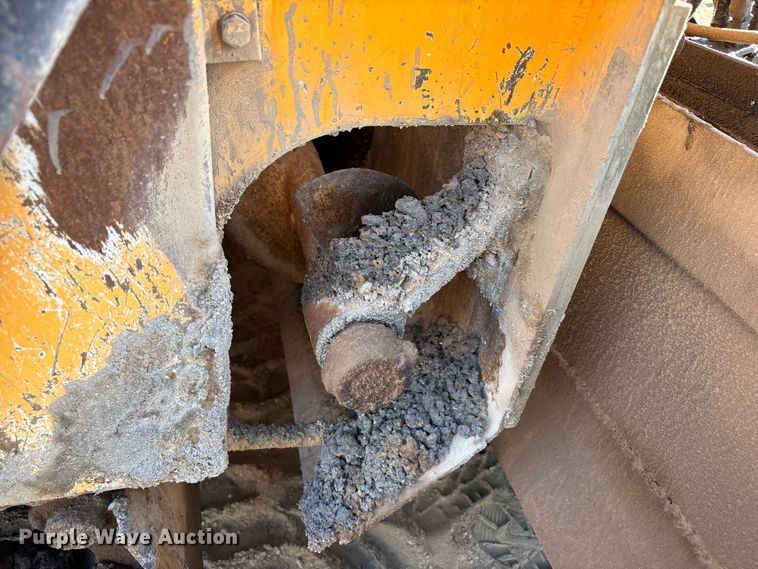 image for item FC2143 LeeBoy L8500T paver