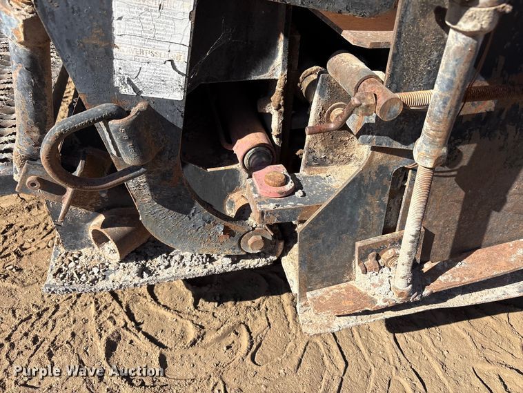 image for item FC2143 LeeBoy L8500T paver